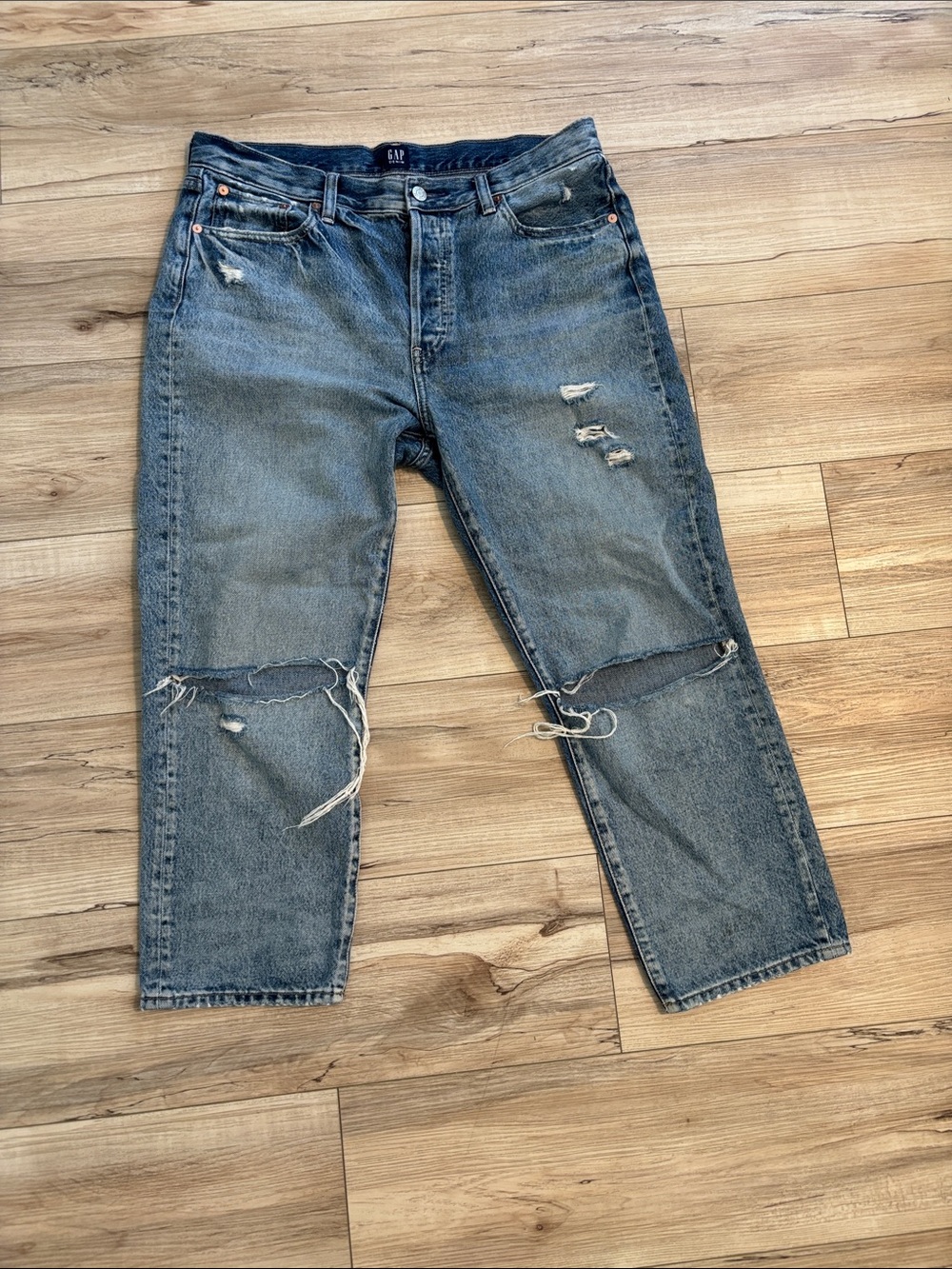 GAP Women’s Boyfriend Ripped Relaxed Jeans